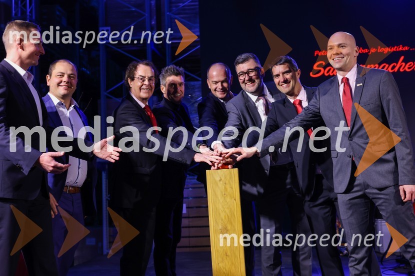  Michal Buban, Go Asset Development;  ... ;  Hans Roth, lastnik skupine Saubermacher;  ... ; mag. Andreas Liebsch, GO ASSET Development GmbH;  Christof  Vollstedt, vodja Henklove proizvodnje v Evropi;  Ralf Mittermayr, Saubermacher Dienstleistungs AG;  Matej Blažič, direktor, Saubermacher OutsourcingOdprtje Saubermacher Outsourcing logističnega centra v Hočah