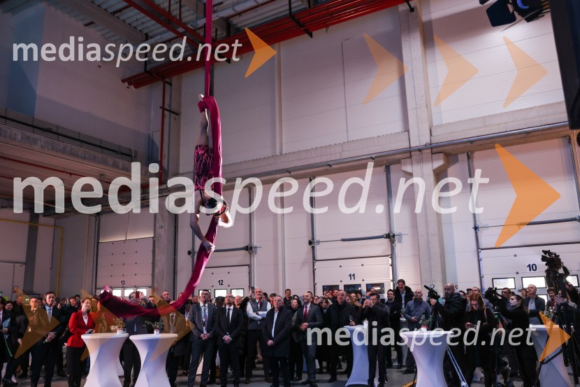  Tamia Šeme, cirkuška umetnicaOdprtje Saubermacher Outsourcing logističnega centra v Hočah