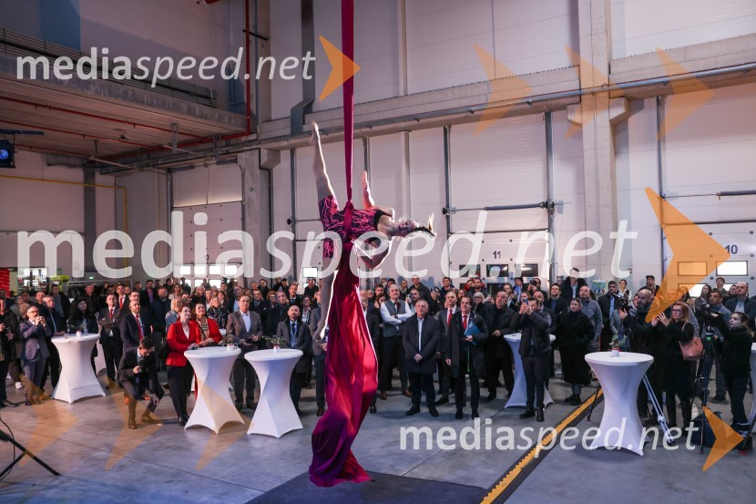  Tamia Šeme, cirkuška umetnicaOdprtje Saubermacher Outsourcing logističnega centra v Hočah