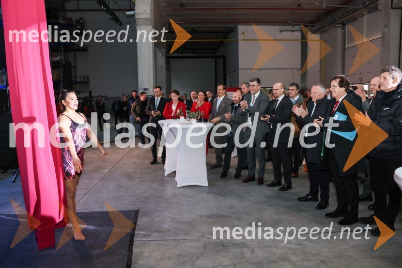  Tamia Šeme, cirkuška umetnicaOdprtje Saubermacher Outsourcing logističnega centra v Hočah