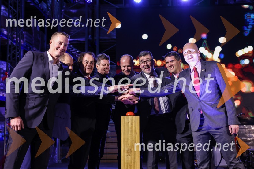  Michal Buban, Go Asset Development;  Hans Roth, lastnik skupine Saubermacher;  ... ; mag. Andreas Liebsch, GO ASSET Development GmbH;  Christof  Vollstedt, vodja Henklove proizvodnje v Evropi;  Ralf Mittermayr, Saubermacher Dienstleistungs AG;  Matej Blažič, direktor, Saubermacher OutsourcingOdprtje Saubermacher Outsourcing logističnega centra v Hočah