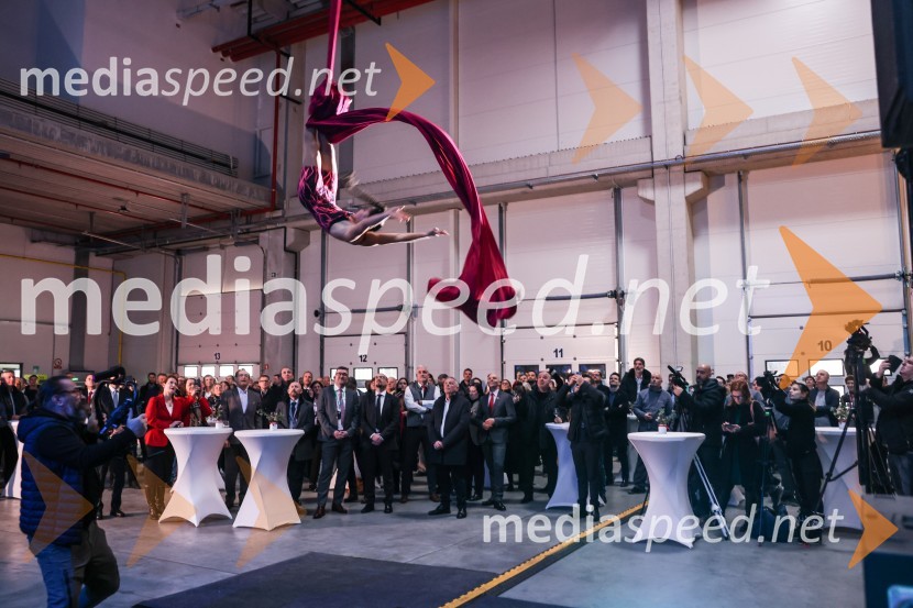  Tamia Šeme, cirkuška umetnicaOdprtje Saubermacher Outsourcing logističnega centra v Hočah