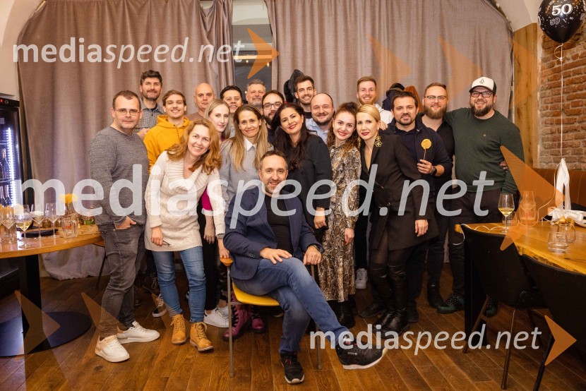  Alan Kavčič, predstavnik za odnose z javnostmi SNG Maribor;  Miloš Vujinovič, fotograf;  Andraž Kovačec;  Barbara Reya, fotografinja;  Borut  Midlil, fotograf;  Nastja Šprah;  Angel Vasilovski;  Minja Lednik, Mediaspeed d.o.o;  Gregor Bedjanič;  Patrik Kociper, fotograf;  Borut  Cvetko, kreativni direktor, Mediaspeed d.o.o.;  Barbara Visket, Nee make up;  Nejc Fon, fotograf;  Matjaž Vertuš, fotograf, snemalec, mediaspeed.net;  Katja Urgl, Mediaspeed d.o.o;  Blaž Weindorfer, fotograf;  Natalija Cvetko, Mediaspeed d.o.o.;  Sandi Fišer, fotograf, Mediaspeed;  Anže Krže, fotograf;  Jaka Arbutina, fotograf21 let naše medijske agencije Mediaspeed