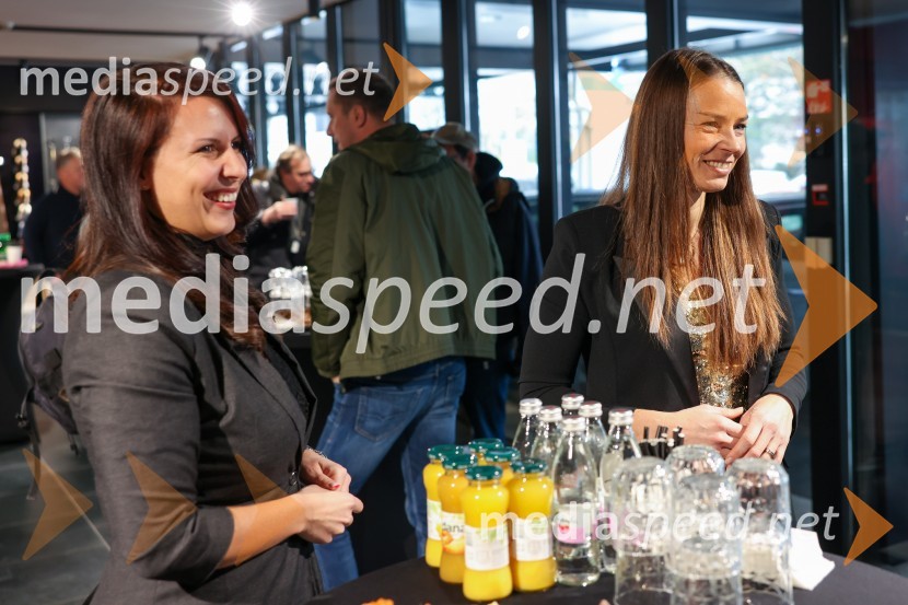  Daniela Dujmović, marketing, PR in produkt managerka, DS Automobiles Slovenija;  Tina Maze, bivša slovenska alpska smučarka in športna komentatorka, EurosportTina Maze predstavila novi DS 7 CROSSBACK