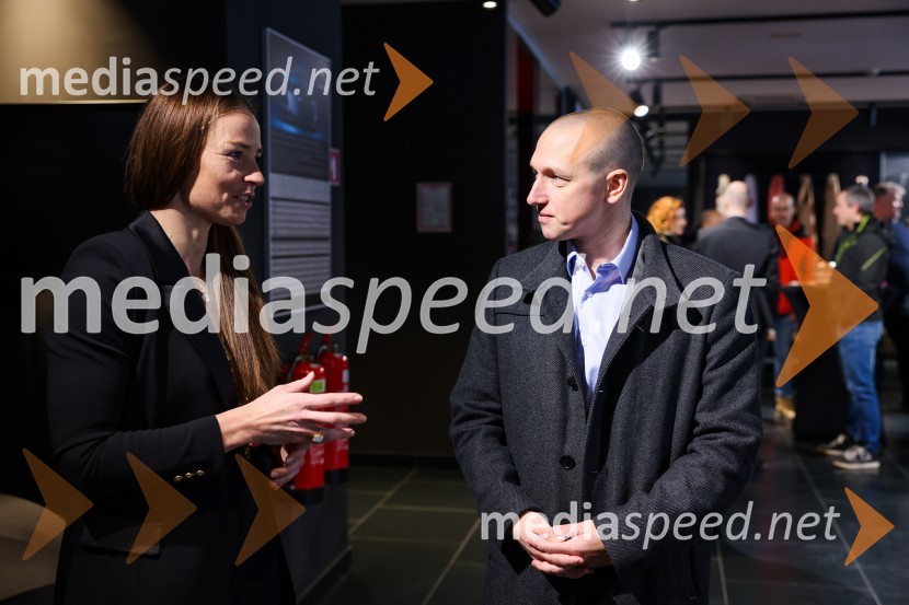  Tina Maze, bivša slovenska alpska smučarka in športna komentatorka, Eurosport;  Peter Horvat, vodja znamke DSTina Maze predstavila novi DS 7 CROSSBACK