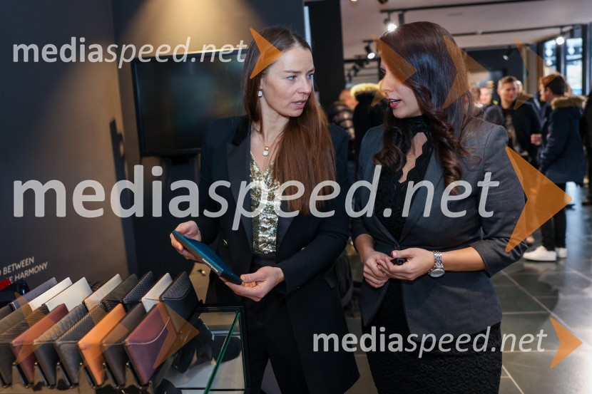  Tina Maze, bivša slovenska alpska smučarka in športna komentatorka, Eurosport;  Daniela Dujmović, marketing, PR in produkt managerka, DS Automobiles SlovenijaTina Maze predstavila novi DS 7 CROSSBACK