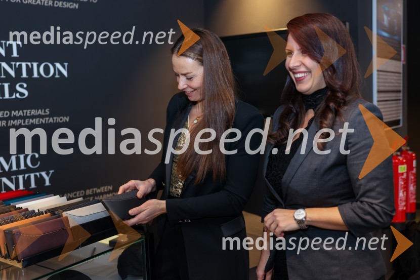  Tina Maze, bivša slovenska alpska smučarka in športna komentatorka, Eurosport;  Daniela Dujmović, marketing, PR in produkt managerka, DS Automobiles SlovenijaTina Maze predstavila novi DS 7 CROSSBACK