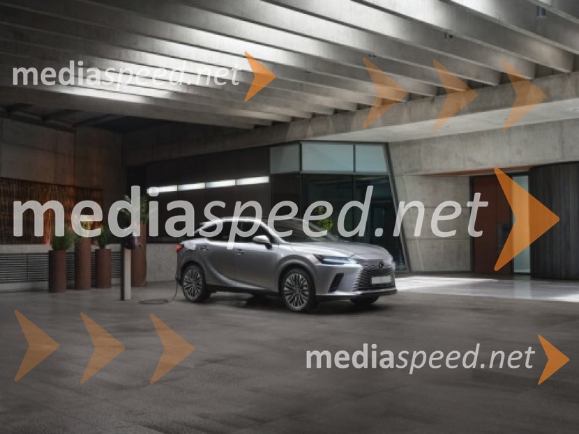Povsem novi športni terenec Lexus RX izžareva filozofijo oblikovalskega jezika next chapter