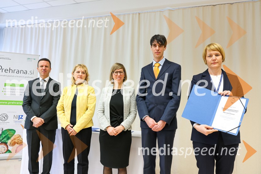  Martin Gosenca, vodja sektorja za hrano, Direktorat za hrano in ribištvo;  Marjeta Recek, vodja, Sektor za varovanje zdravja; doc. dr. Anita Kušar, raziskovalka, pomočnica vodje raziskovalne skupine, Inštitut za nutricionistiko; prof. dr. Igor Pravst, vodja raziskovalne skupine, Inštitut za nutricionistiko;  Monika Marin, direktorica proizvodnje, DelamarisRazglašena so najbolj inovativna živila leta 2023