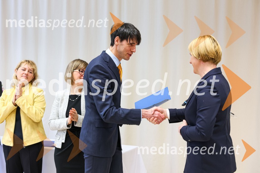 prof. dr. Igor Pravst, vodja raziskovalne skupine, Inštitut za nutricionistiko;  Monika Marin, direktorica proizvodnje, DelamarisRazglašena so najbolj inovativna živila leta 2023