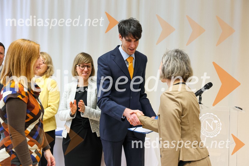 prof. dr. Igor Pravst, vodja raziskovalne skupine, Inštitut za nutricionistiko;  Iva Verbnik, Barbio's d.o.o.Razglašena so najbolj inovativna živila leta 2023