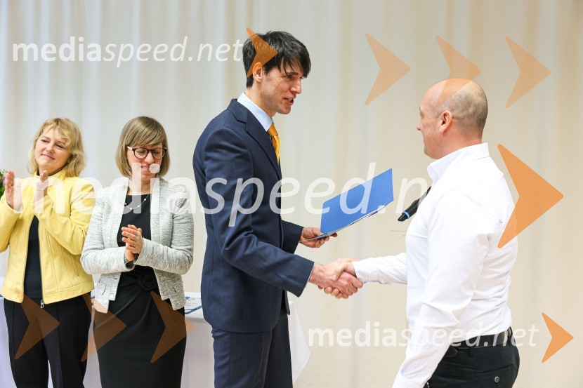  Marjeta Recek, vodja, Sektor za varovanje zdravja; doc. dr. Anita Kušar, raziskovalka, pomočnica vodje raziskovalne skupine, Inštitut za nutricionistiko; prof. dr. Igor Pravst, vodja raziskovalne skupine, Inštitut za nutricionistiko;  ... Razglašena so najbolj inovativna živila leta 2023