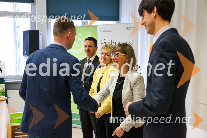  Boštjan Kos, vodja, Pekarna Spar; doc. dr. Anita Kušar, raziskovalka, pomočnica vodje raziskovalne skupine, Inštitut za nutricionistikoRazglašena so najbolj inovativna živila leta 2023