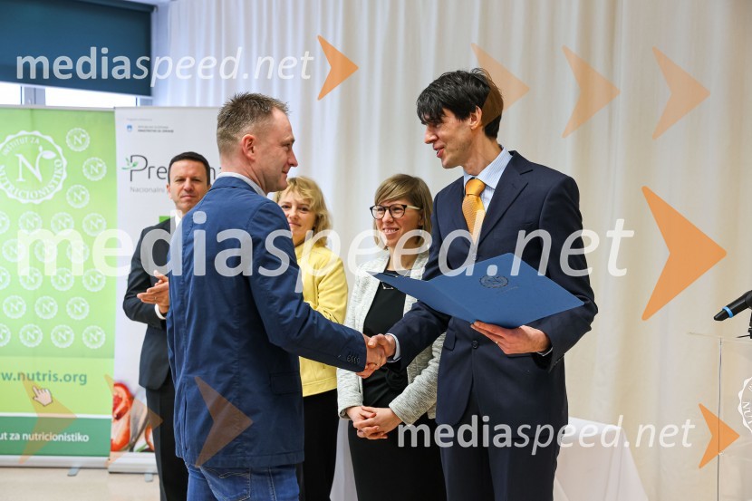  Boštjan Kos, vodja, Pekarna Spar; prof. dr. Igor Pravst, vodja raziskovalne skupine, Inštitut za nutricionistikoRazglašena so najbolj inovativna živila leta 2023