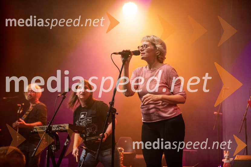  Anuša Podgornik, Zmelkoow;  Eva Brajkovič, ZmelokoowZmelkoow, veliki poslovilni koncert