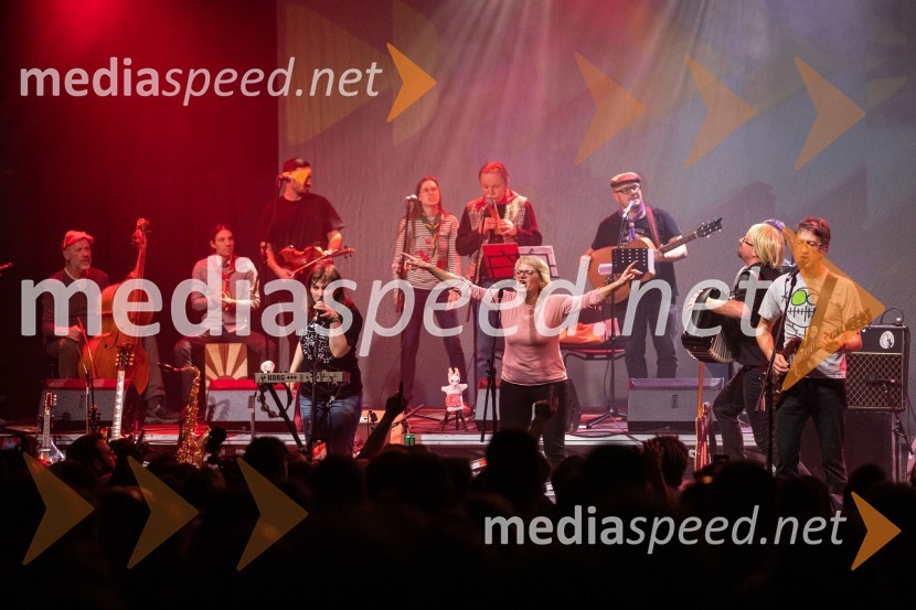  Anuša Podgornik, Zmelkoow;  Eva Brajkovič, Zmelokoow;  Iztok Cergol, glasbenik;  Goga Gorazd Sedmak, ZmelkoowZmelkoow, veliki poslovilni koncert