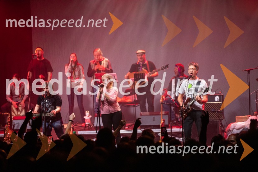  Anuša Podgornik, Zmelkoow;  Eva Brajkovič, Zmelokoow;  Goga Gorazd Sedmak, ZmelkoowZmelkoow, veliki poslovilni koncert