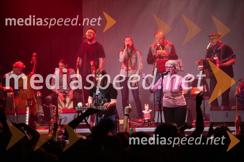  Anuša Podgornik, Zmelkoow;  Eva Brajkovič, ZmelokoowZmelkoow, veliki poslovilni koncert