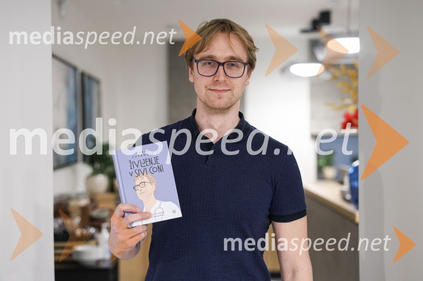  David Zupančič, specializant infektologije, pisatelj in spletni vplivnežNajhitreje prodajani pisatelj v Sloveniji je David Zupančič