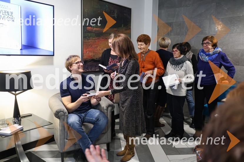  David Zupančič, specializant infektologije, pisatelj in spletni vplivnež;  ... Najhitreje prodajani pisatelj v Sloveniji je David Zupančič