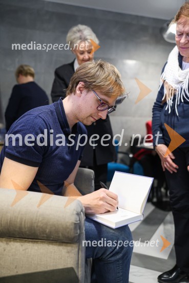  David Zupančič, specializant infektologije, pisatelj in spletni vplivnežNajhitreje prodajani pisatelj v Sloveniji je David Zupančič