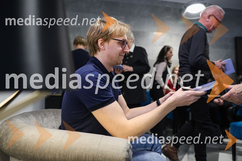  David Zupančič, specializant infektologije, pisatelj in spletni vplivnežNajhitreje prodajani pisatelj v Sloveniji je David Zupančič