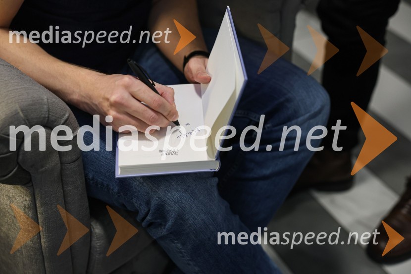 Najhitreje prodajani pisatelj v Sloveniji je David Zupančič