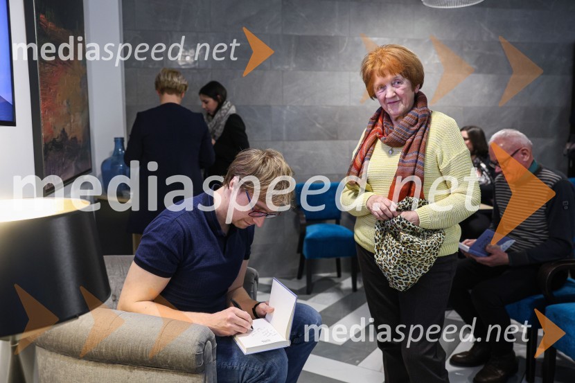  David Zupančič, specializant infektologije, pisatelj in spletni vplivnež;  ... Najhitreje prodajani pisatelj v Sloveniji je David Zupančič