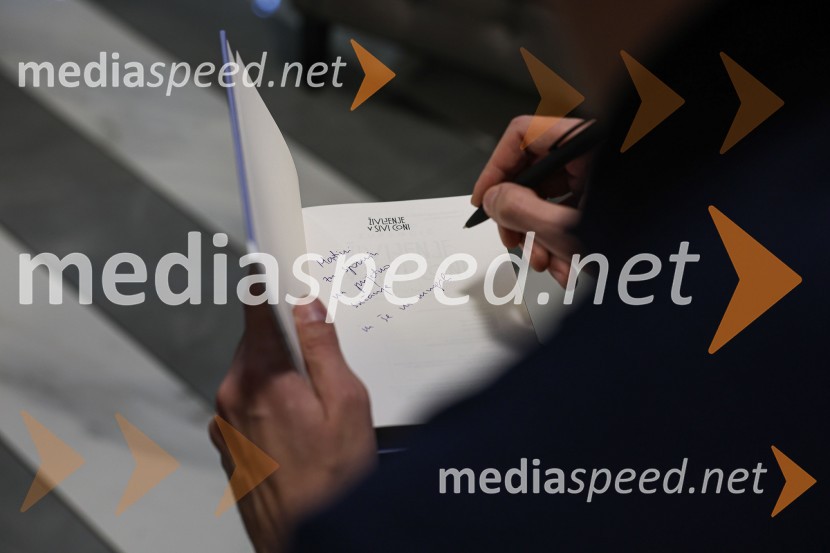 Najhitreje prodajani pisatelj v Sloveniji je David Zupančič