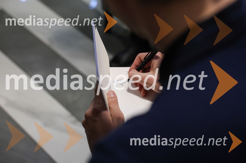 Najhitreje prodajani pisatelj v Sloveniji je David Zupančič