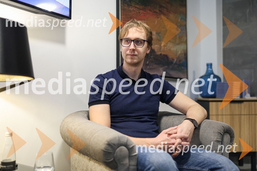  David Zupančič, specializant infektologije, pisatelj in spletni vplivnežNajhitreje prodajani pisatelj v Sloveniji je David Zupančič