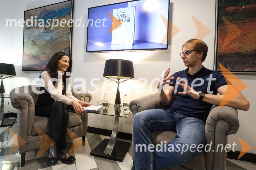  Betka Šuhel Mikolič, mentorica nastopanja v javnosti, radijska in televizijska voditeljica, podjetje BPR;  David Zupančič, specializant infektologije, pisatelj in spletni vplivnežNajhitreje prodajani pisatelj v Sloveniji je David Zupančič