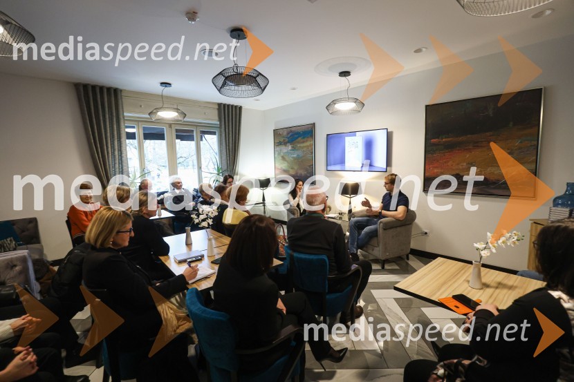  Betka Šuhel Mikolič, mentorica nastopanja v javnosti, radijska in televizijska voditeljica, podjetje BPR;  David Zupančič, specializant infektologije, pisatelj in spletni vplivnežNajhitreje prodajani pisatelj v Sloveniji je David Zupančič