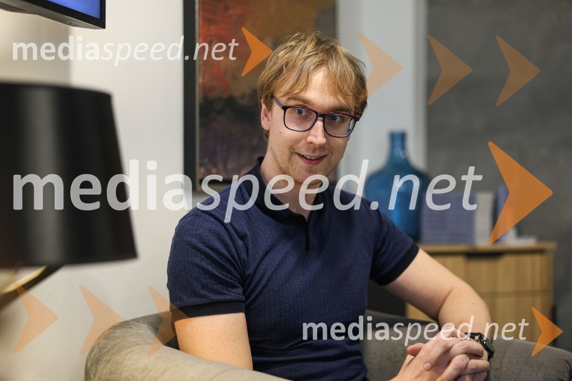  David Zupančič, specializant infektologije, pisatelj in spletni vplivnežNajhitreje prodajani pisatelj v Sloveniji je David Zupančič