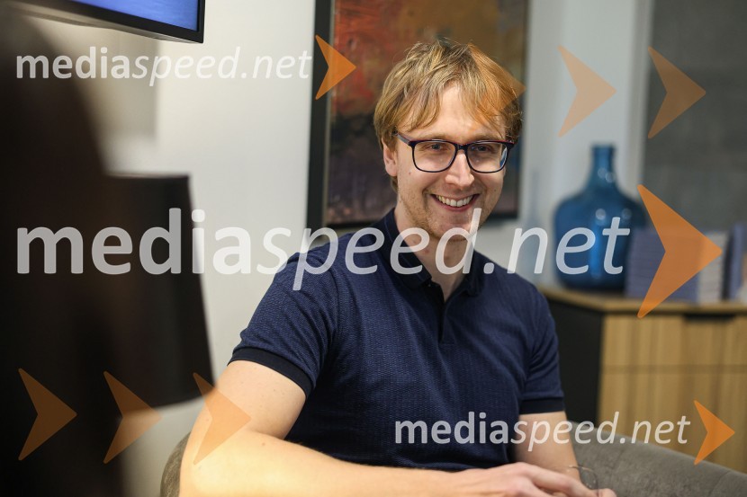  David Zupančič, specializant infektologije, pisatelj in spletni vplivnežNajhitreje prodajani pisatelj v Sloveniji je David Zupančič