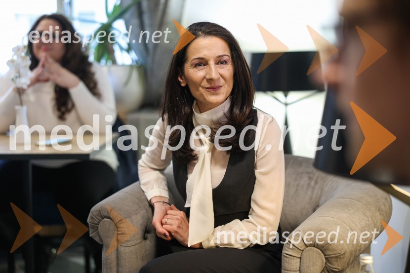  Betka Šuhel Mikolič, mentorica nastopanja v javnosti, radijska in televizijska voditeljica, podjetje BPRNajhitreje prodajani pisatelj v Sloveniji je David Zupančič