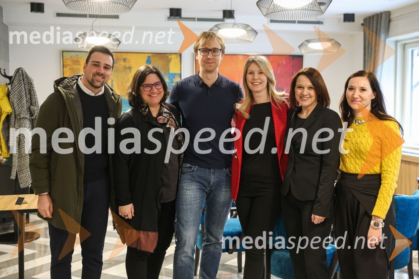  ... ;  ... ;  David Zupančič, specializant infektologije, pisatelj in spletni vplivnež;  ... ;  ... ;  ... Najhitreje prodajani pisatelj v Sloveniji je David Zupančič