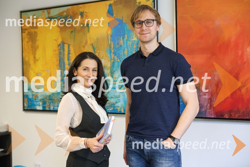  Betka Šuhel Mikolič, mentorica nastopanja v javnosti, radijska in televizijska voditeljica, podjetje BPR;  David Zupančič, specializant infektologije, pisatelj in spletni vplivnežNajhitreje prodajani pisatelj v Sloveniji je David Zupančič