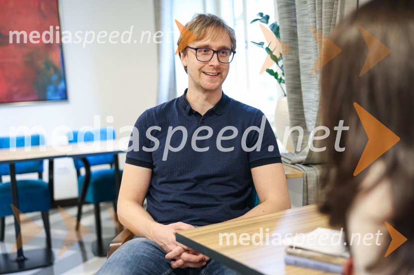  David Zupančič, specializant infektologije, pisatelj in spletni vplivnežNajhitreje prodajani pisatelj v Sloveniji je David Zupančič