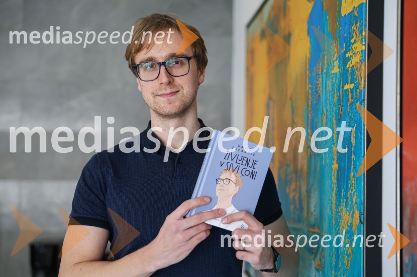  David Zupančič, specializant infektologije, pisatelj in spletni vplivnežNajhitreje prodajani pisatelj v Sloveniji je David Zupančič