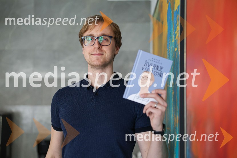  David Zupančič, specializant infektologije, pisatelj in spletni vplivnežNajhitreje prodajani pisatelj v Sloveniji je David Zupančič