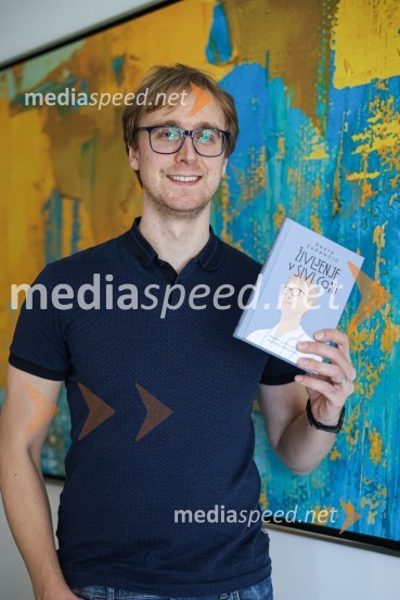  David Zupančič, specializant infektologije, pisatelj in spletni vplivnežNajhitreje prodajani pisatelj v Sloveniji je David Zupančič