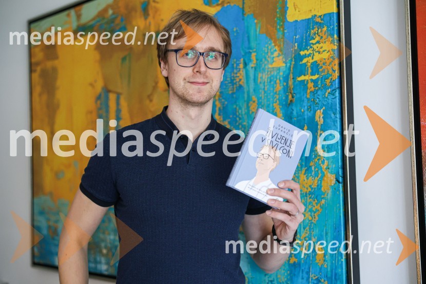  David Zupančič, specializant infektologije, pisatelj in spletni vplivnežNajhitreje prodajani pisatelj v Sloveniji je David Zupančič