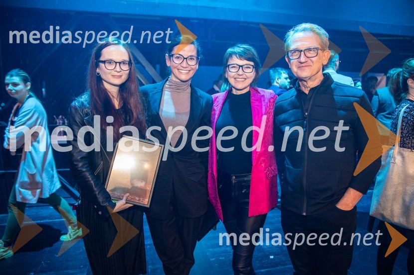  Katarina Koprivnikar, marketing MGL;  Simona  Belle, služba za stike z javnostmi MGL;  Anja Garbajs, Poslovni mediji d.o.o.;  ... Outstanding 2022, presežki v zunanjem oglaševanju, DRUŽENJE