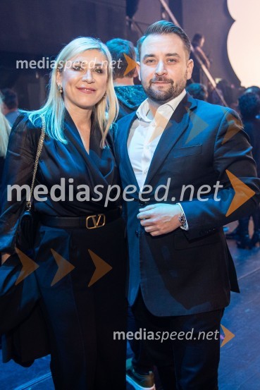  Mojca Briščik, direktorica SOZ (Slovenska oglaševalska zbornica);  Matej Pavlič, MS Invest d.o.o.Outstanding 2022, presežki v zunanjem oglaševanju, DRUŽENJE