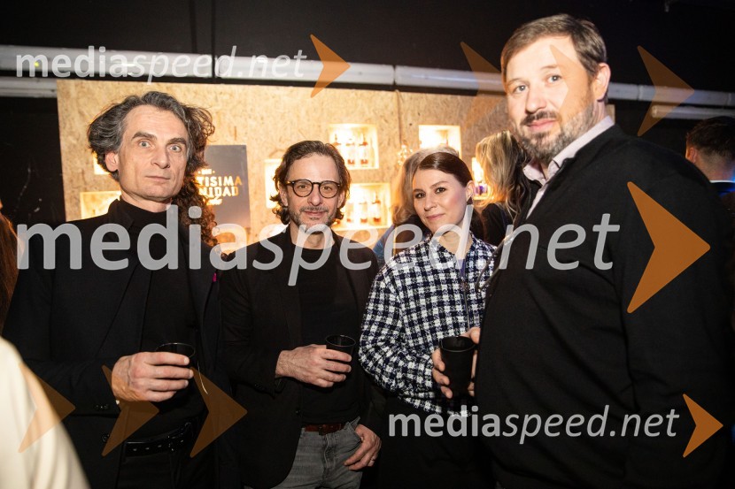  Jure Longyka, moderator;  Jure Sotler, umetniški direktor, Luna\TBWA;  Živa Ploj Peršuh, dirigentka;  Tomo Peršuh, direktor, Slovenski mladinski orkesterOutstanding 2022, presežki v zunanjem oglaševanju, DRUŽENJE