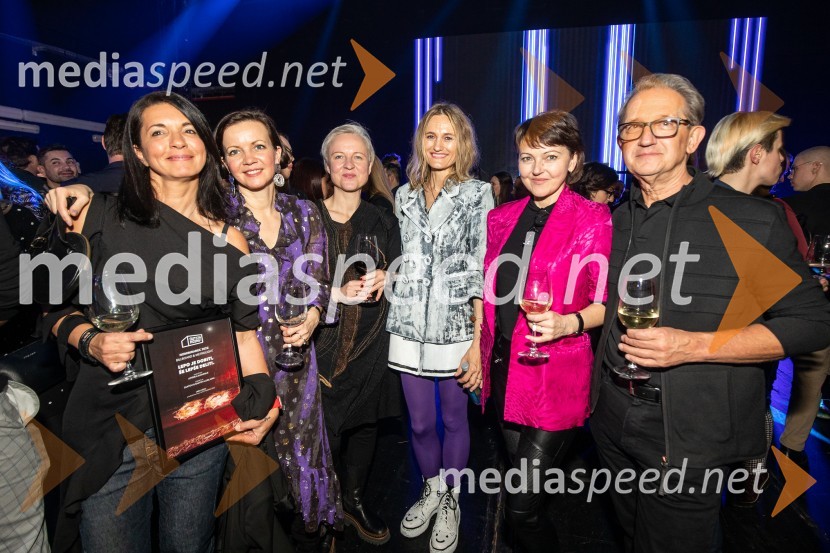  ... ;  ... ;  ... ;  ... ;  Anja Garbajs, Poslovni mediji d.o.o.;  Igor Savič, generalni direktor Poslovni mediji d.o.o.Outstanding 2022, presežki v zunanjem oglaševanju, DRUŽENJE