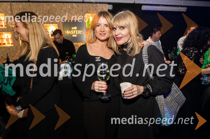  Metka Kejžar, direktorica marketinga, DM Slovenija;  Dada  Jerovšek, Kaval GroupOutstanding 2022, presežki v zunanjem oglaševanju, DRUŽENJE