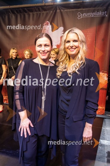  Nuška Drašček, pevka;  Bernarda Žarn, voditeljicaOutstanding 2022, presežki v zunanjem oglaševanju, DRUŽENJE