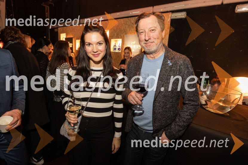  ... ;  Tomaž KlipšteterOutstanding 2022, presežki v zunanjem oglaševanju, DRUŽENJE